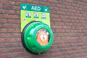 Hangt er al een AED bij u in de buurt?